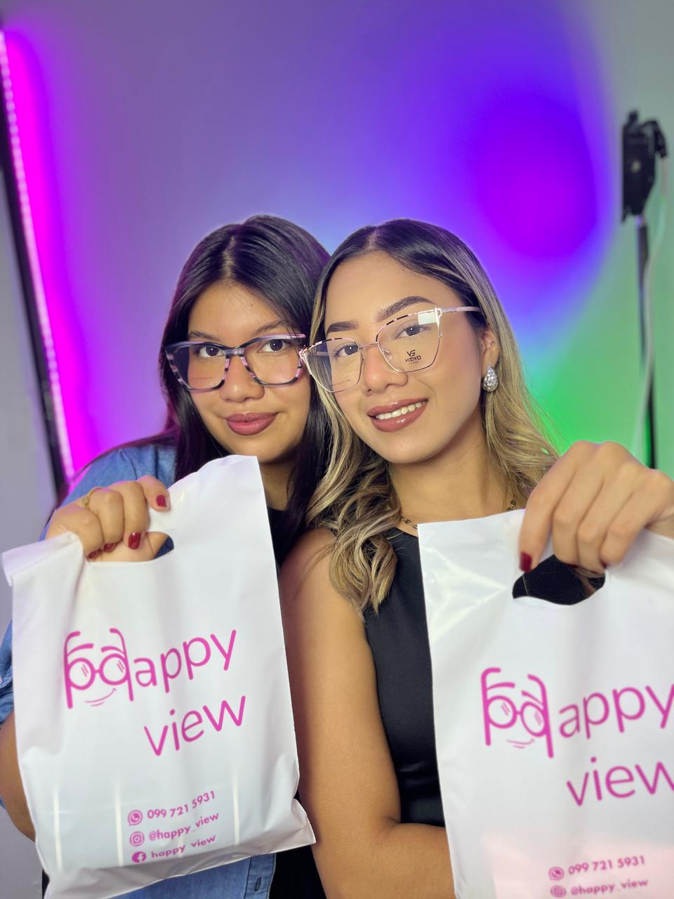 Clientas felices con sus fundas Happy View